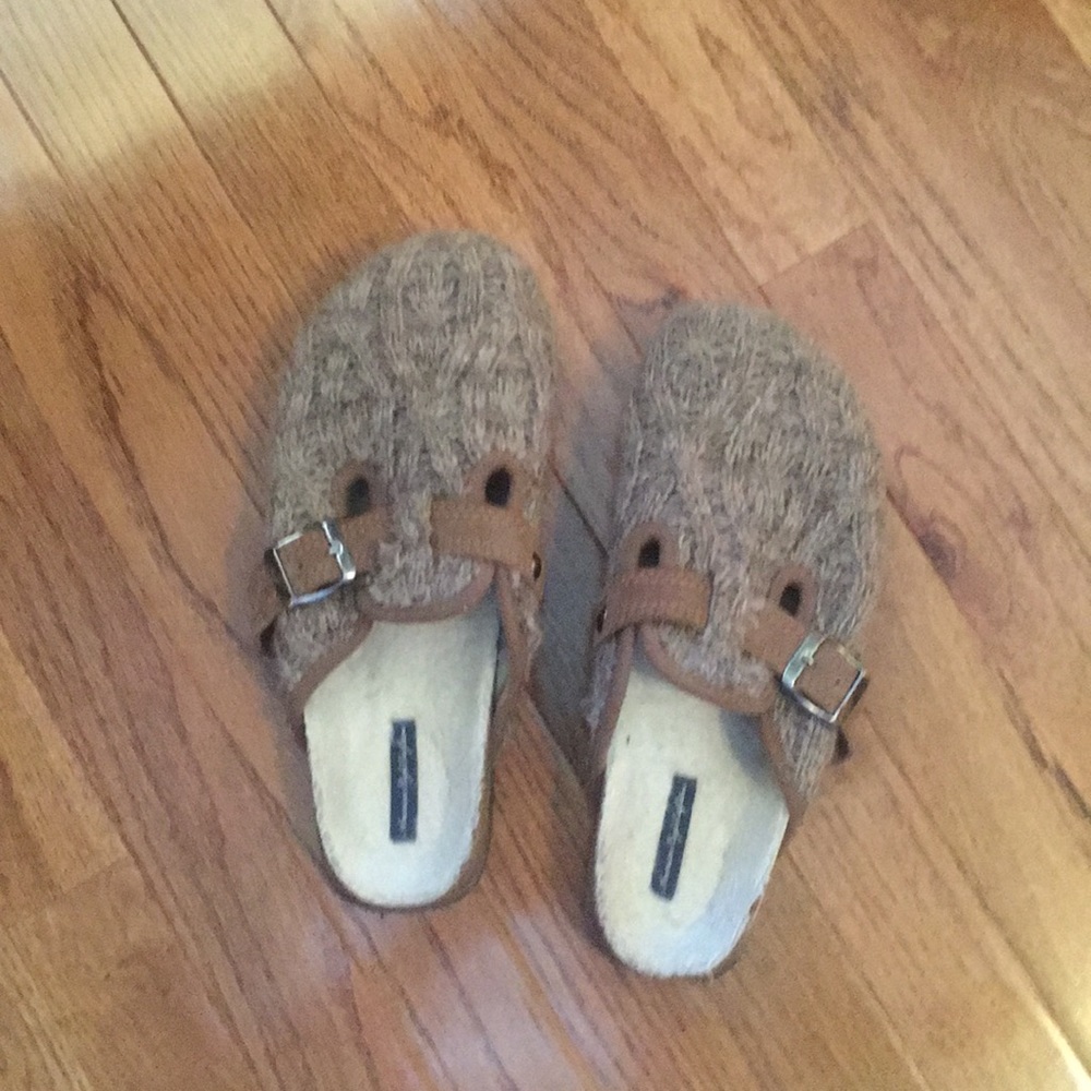 American Eagle clogs